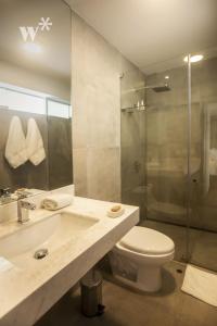 Um banheiro em Las Mimosas by Wynwood House