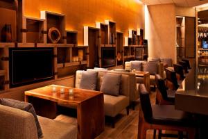 Lounge nebo bar v ubytování Denver Marriott West