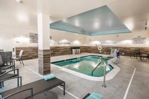 a pool in the middle of a hotel room at Fairfield Inn & Suites by Marriott Florence I-20 in Florence