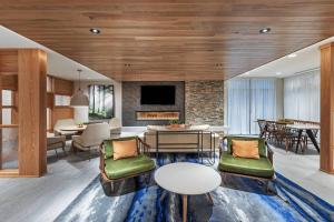 a living room with a table and chairs at Fairfield by Marriott Inn & Suites Aberdeen, SD in Aberdeen