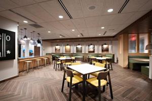 Restaurant o un lloc per menjar a Fairfield Inn & Suites by Marriott Dayton North