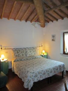 a bedroom with a bed in a room with wooden ceilings at A Casa di Lizzy B&B in Montelopio