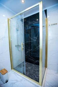 Ένα μπάνιο στο Ideal Rooms #1