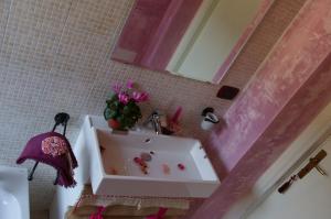 Ένα μπάνιο στο Serapo Bed and Breakfast