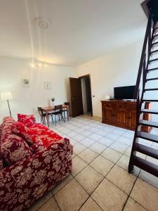 TV a/nebo společenská místnost v ubytování Casa L' Aurora Viola