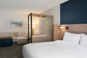 Кровать или кровати в номере SpringHill Suites by Marriott Amelia Island