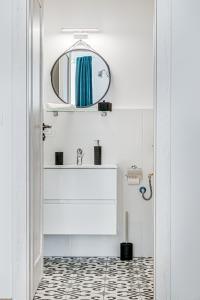 a bathroom with a sink and a mirror at ARI Central Apartment 2 in Arad