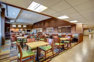 a dining room with tables and chairs in a restaurant at Fairfield Inn & Suites by Marriott Springfield Holyoke in Holyoke