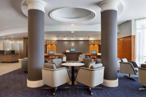 Posezení v ubytování Courtyard by Marriott Toronto Markham + 19 fotografií