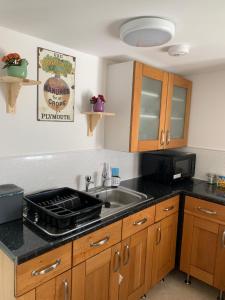 A kitchen or kitchenette at The Hen House