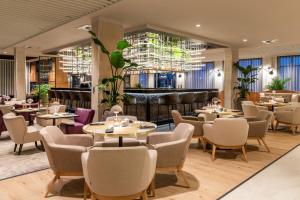 Posezení v ubytování AC Hotel by Marriott Inverness