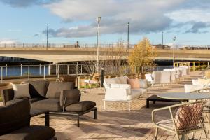 Posezení v ubytování AC Hotel by Marriott Inverness