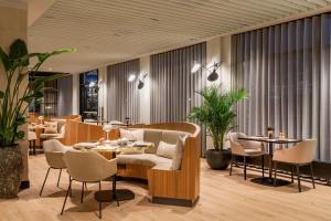 Posezení v ubytování AC Hotel by Marriott Inverness
