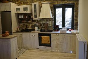 A kitchen or kitchenette at by karakas Λίθινο
