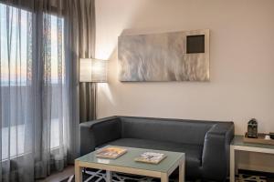 A television and/or entertainment centre at AC Hotel Atocha by Marriott