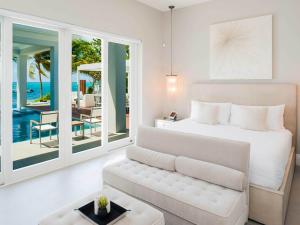 Кът за сядане в Luxury Cayman Villas