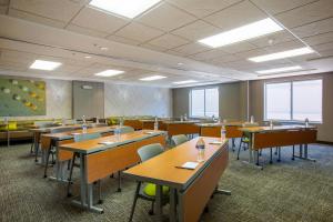 a classroom with tables and chairs in a room at SpringHill Suites Orlando Altamonte Springs/Maitland in Orlando