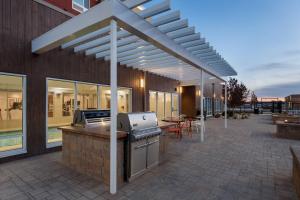 a patio with an outdoor kitchen with a grill at TownePlace Suites by Marriott Twin Falls in Twin Falls