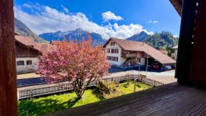 a view from a window of a house with a tree at CLOUD No3 Schweizer Chalet-Wohnung mit zentraler Klimaanlage in Matten