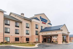 een weergave van het rembrandt hotel bij Fairfield Inn & Suites by Marriott Muskegon Norton Shores in Norton Shores