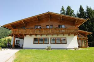 a house with a balcony on top of it at Haus Unterdieterer in Annaberg im Lammertal