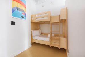 Postel nebo postele na pokoji v ubytování Placemakr Wall Street