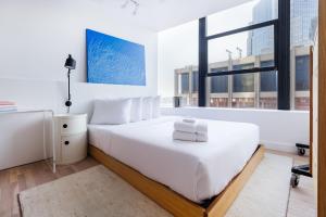 Postel nebo postele na pokoji v ubytování Placemakr Wall Street
