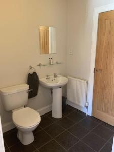 a bathroom with a toilet and a sink at Tigh Na Cille Studio, Taynuilt in Taynuilt