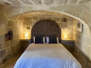 Letto o letti in una camera di Razzett Ghasri