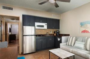 Η κουζίνα ή μικρή κουζίνα στο Bluegreen at La Cabana Beach Resort & Casino