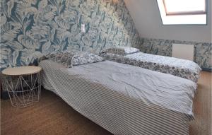 Posteľ alebo postele v izbe v ubytovaní 4 Bedroom Cozy Home In Montsenelle