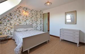 Posteľ alebo postele v izbe v ubytovaní 4 Bedroom Cozy Home In Montsenelle