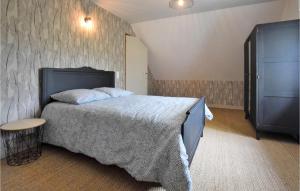 Posteľ alebo postele v izbe v ubytovaní 4 Bedroom Cozy Home In Montsenelle