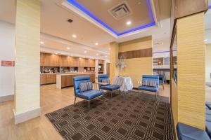 Dapur atau dapur kecil di TownePlace Suites by Marriott Brantford and Conference Centre