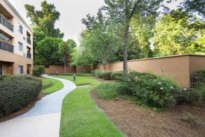 a walkway in a yard next to a building at Courtyard by Marriott Valdosta in Valdosta