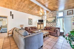 Χώρος καθιστικού στο South Padre Island Vacation Rental Steps to Beach