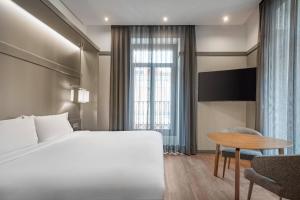 מיטה או מיטות בחדר ב-AC Hotel Recoletos by Marriott