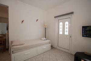 Postel nebo postele na pokoji v ubytování Apartment with view in Kiveri, near Nafplio