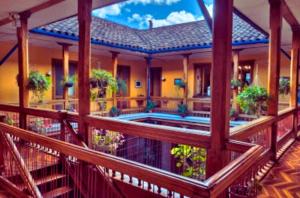 Casa con balcón con piscina en Hotel Boutique La Merced, en Pasto