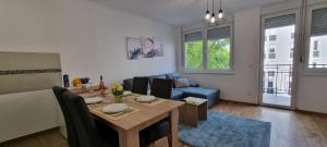 a living room with a table and a couch at Apartman Visnja in Subotica