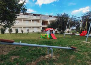 Herní místnost nebo prostor pro děti v ubytování Hotel Tassia for families & couples - Apartments