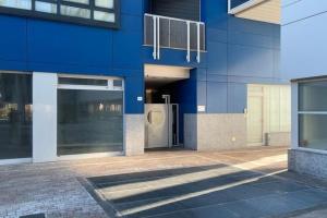 a blue building with a door on the side of it at Appartamento accogliente vicino stazione in Desio