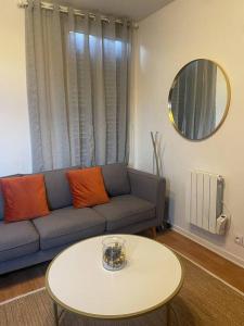 a living room with a couch and a table at Le floquet in Vitry-sur-Seine