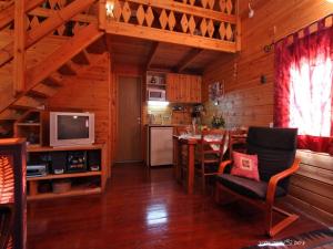 a kitchen and dining room in a log cabin at Bikta BaMata in Nahariyya
