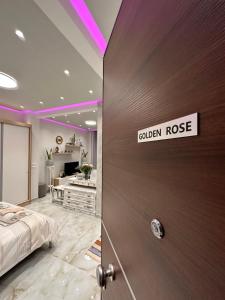 Posteľ alebo postele v izbe v ubytovaní Golden Rose