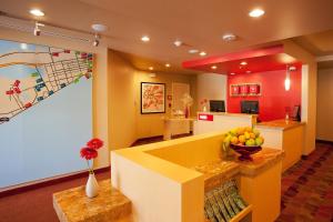 TownePlace Suites by Marriott Galveston Island tesisinde lobi veya resepsiyon alanı