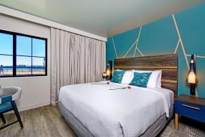 a hotel room with a large bed and a window at Marea Sol Hotel in Santa Cruz