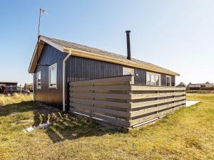 Nørre Vorupørにある8 person holiday home in Thistedの小屋
