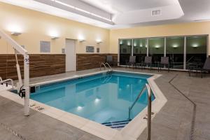 a large swimming pool in a hotel lobby at Fairfield by Marriott Port Clinton Waterfront in Port Clinton