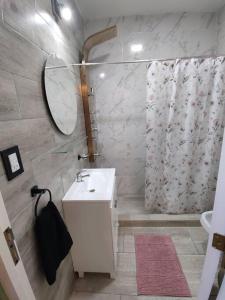 a bathroom with a sink and a shower at Departamento 3 personas in Las Heras